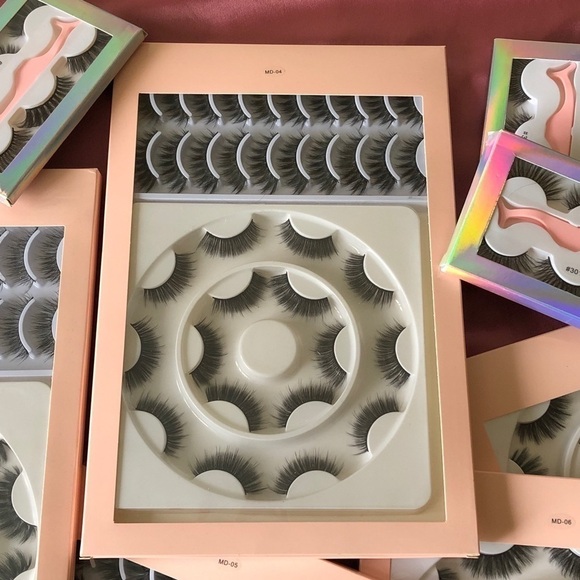 False Eyelashes Strip 18 pairs BNIB ($99 Value) - Picture 2 of 3